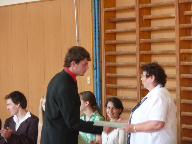 p1000570
