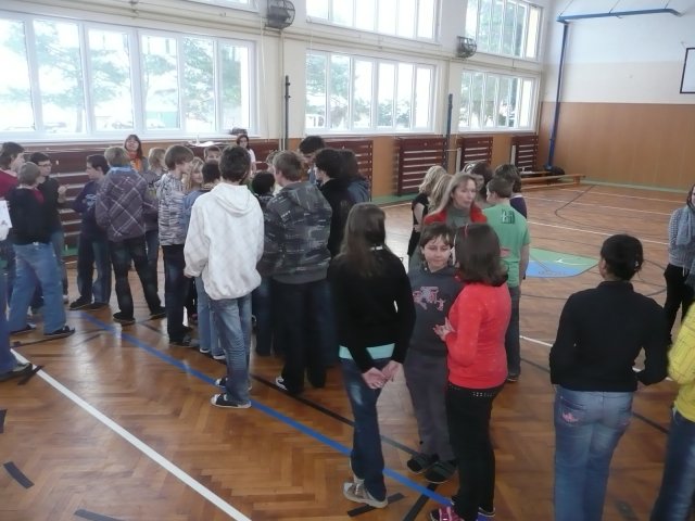 Přednáška o AIDS 8.12.2010 v tělocvičně školy