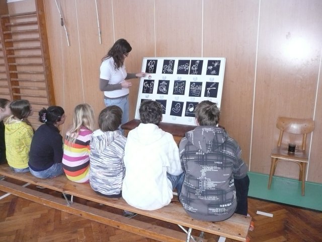Přednáška o AIDS 8.12.2010 v tělocvičně školy