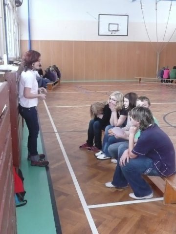 Přednáška o AIDS 8.12.2010 v tělocvičně školy
