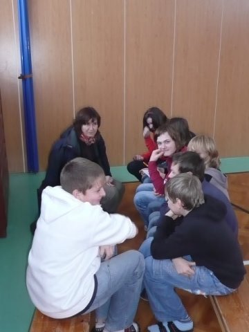 Přednáška o AIDS 8.12.2010 v tělocvičně školy