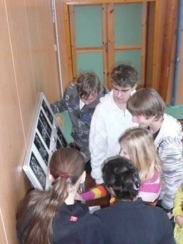 Přednáška o AIDS 8.12.2010 v tělocvičně školy
