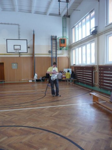 Přednáška o AIDS 8.12.2010 v tělocvičně školy