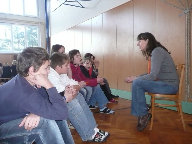 Přednáška o AIDS 8.12.2010 v tělocvičně školy