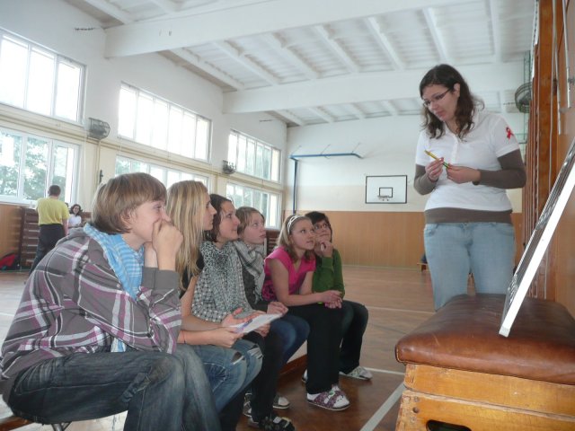 Přednáška o AIDS 8.12.2010 v tělocvičně školy