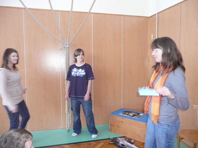 Přednáška o AIDS 8.12.2010 v tělocvičně školy