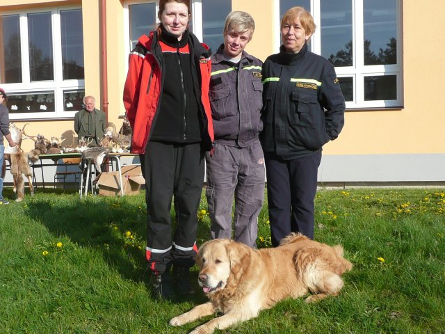 DEN ZEMĚ 20. 4. 2011 v areálu školy