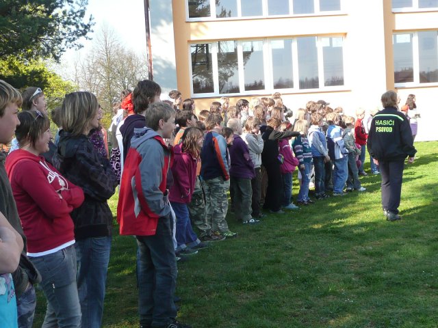 DEN ZEMĚ 20. 4. 2011 v areálu školy