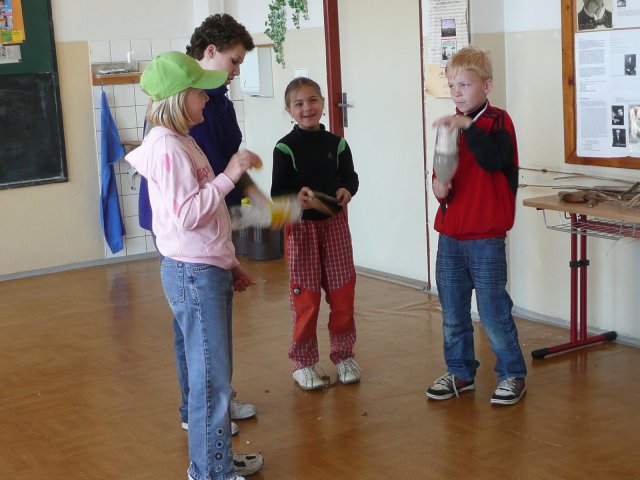 DEN ZEMĚ 20. 4. 2011 v areálu školy