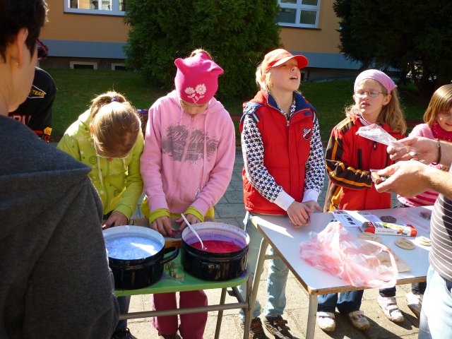 DEN ZEMĚ 20. 4. 2011 v areálu školy