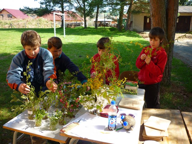 DEN ZEMĚ 20. 4. 2011 v areálu školy