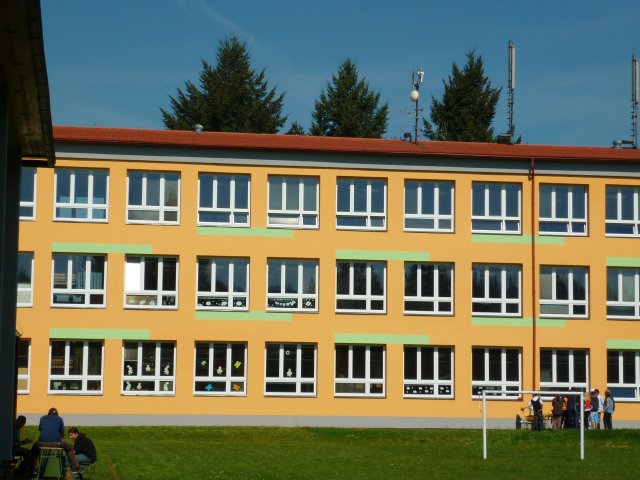 DEN ZEMĚ 20. 4. 2011 v areálu školy