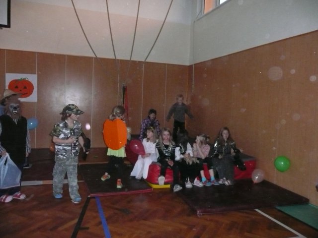 Halloween party v tělocvičně školy 26.10.2010
