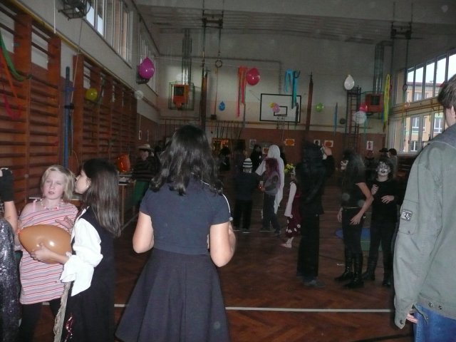 Halloween party v tělocvičně školy 26.10.2010