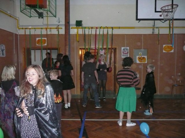Halloween party v tělocvičně školy 26.10.2010