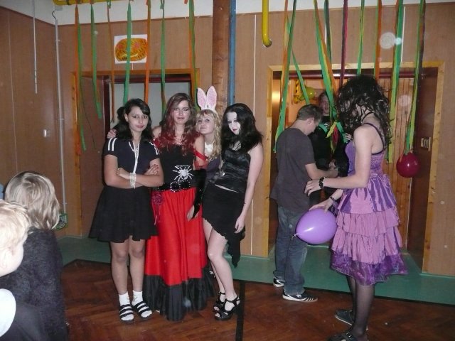 Halloween party v tělocvičně školy 26.10.2010