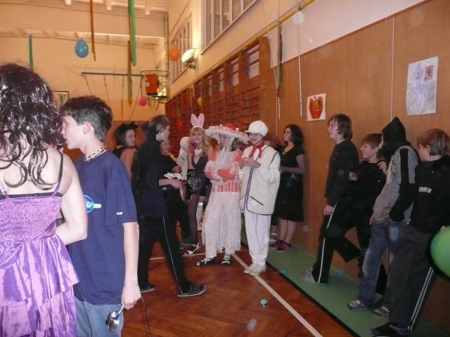 Halloween party v tělocvičně školy 26.10.2010