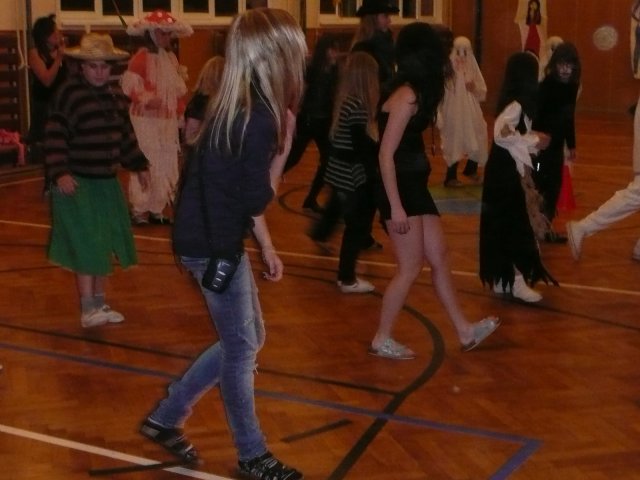 Halloween party v tělocvičně školy 26.10.2010