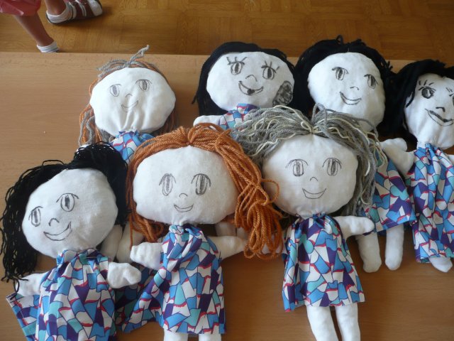 Pracovní činosti 3.r. - panenka - 2011