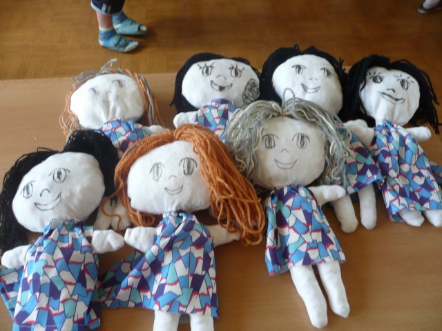 Pracovní činosti 3.r. - panenka - 2011