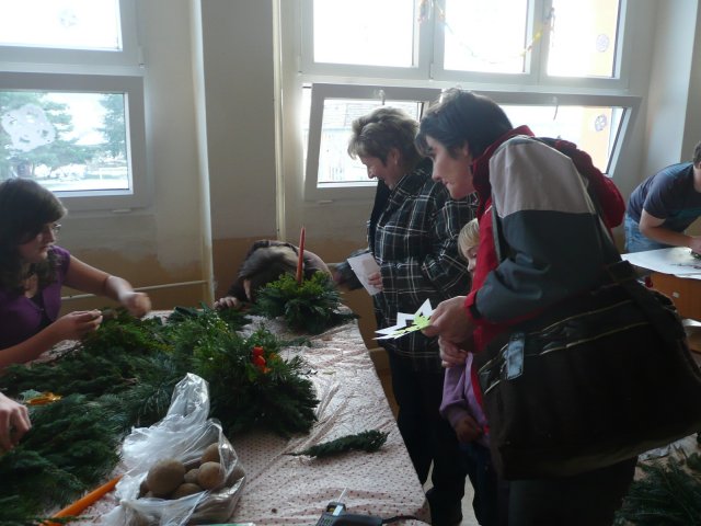 Vánoční dílna konaná v sobotu 27.11.2010  v prostorách školy