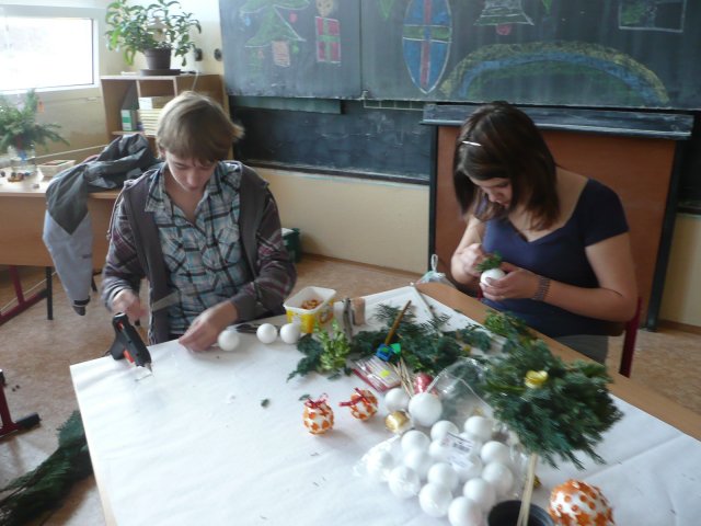 Vánoční dílna konaná v sobotu 27.11.2010  v prostorách školy
