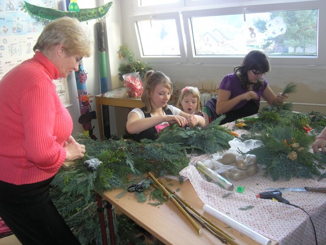 Vánoční dílna konaná v sobotu 27.11.2010  v prostorách školy