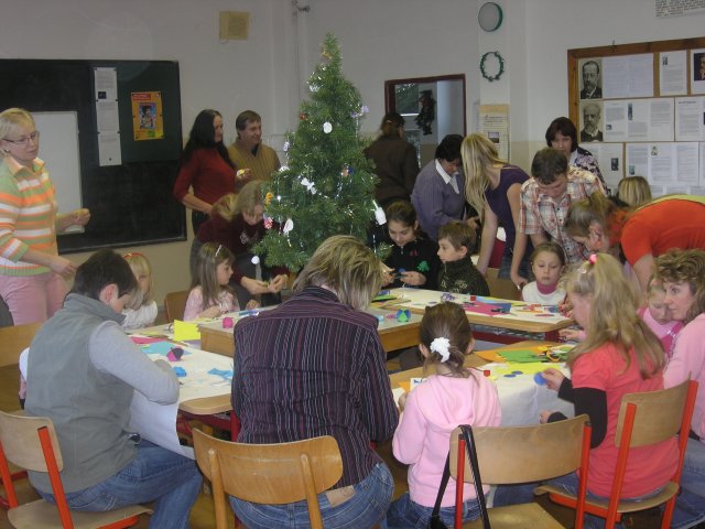 Vánoční dílna konaná v sobotu 27.11.2010  v prostorách školy