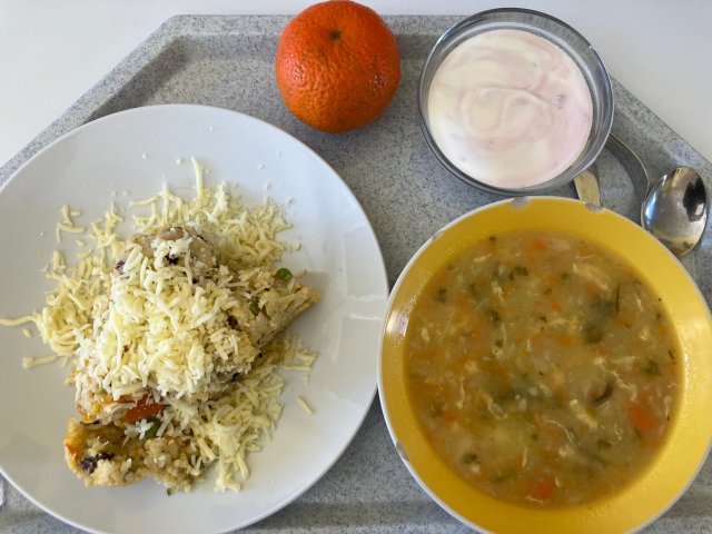 krupicová polévka s vejcem, krémové rizoto s dýní