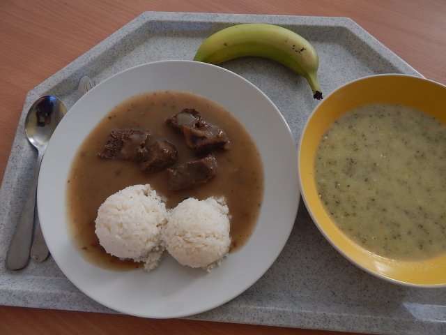 brokolicový krém, hovězí pečeně na houbách, rýže