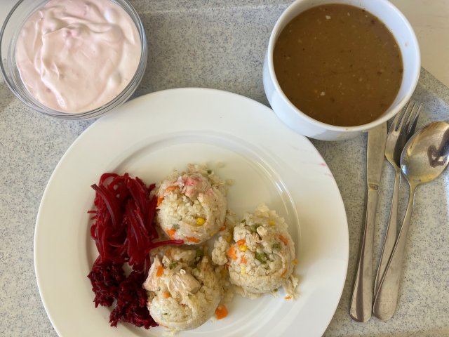 fazolová polévka, krůtí rizoto se zeleninou