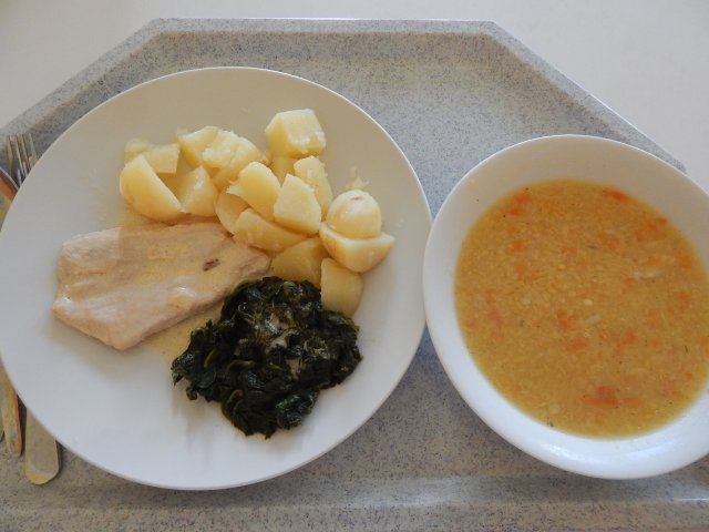 polévka z červené čočky, citrónové kuře se špenátem, brambor