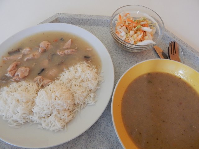 vývar s kapáním, krůtí nudličky na žampionech, rýže