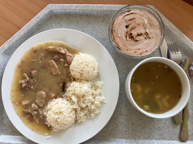 vývar se strouháním, vepřové po venkovsku s rýží