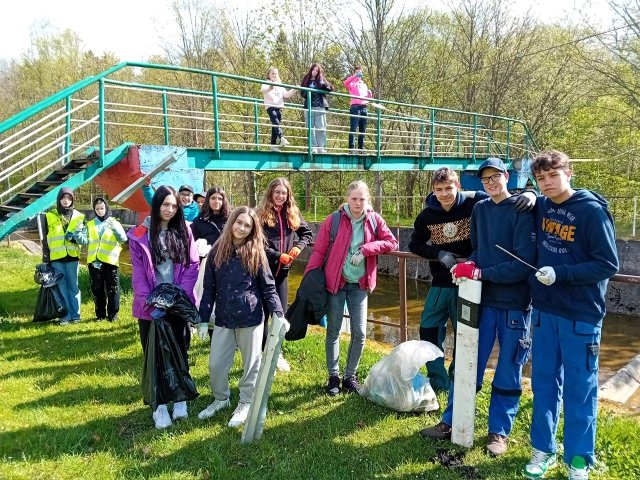 ba37b2fb-0527-4405-bd23-2150ec46ae7b