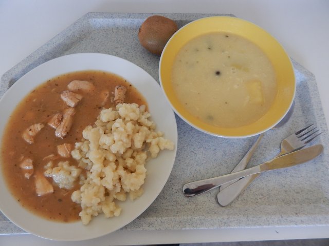 krkonošské kyselo, kuřecí paprikáš, halušky