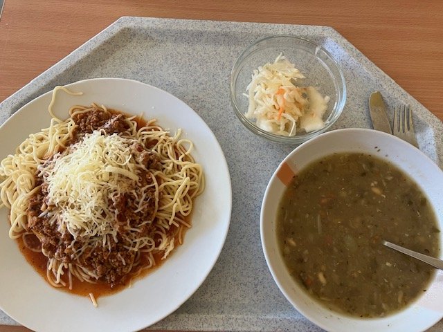 hrstková polévka, milánské špagety se sýrem