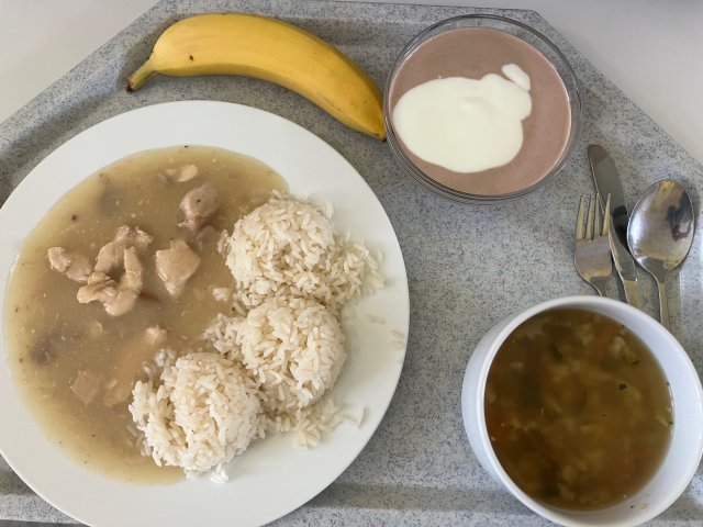 vývar se strouháním, krůtí na žampionech s rýží