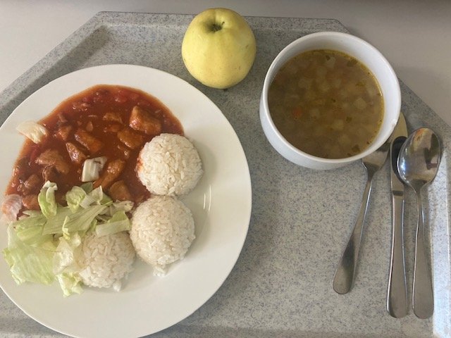 kedlubnová polévka s pohankou, vepřové s rýží