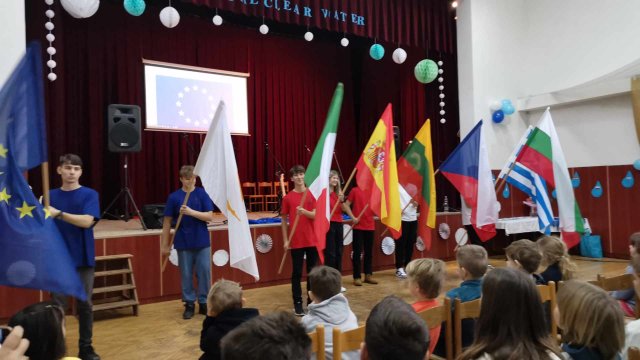 messenger_creation_7045e05b-e3fe-4fd7-b9d7-9f2e2db6e304