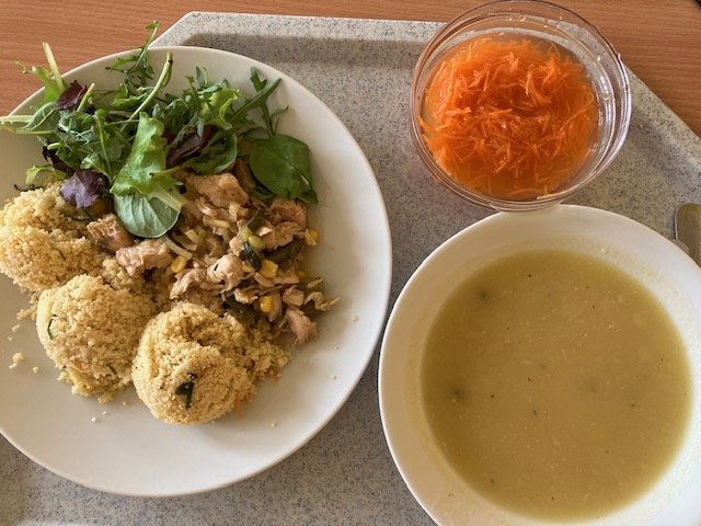 celerový krém, krůtí na zelenině, kuskus