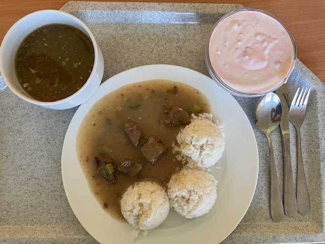 čočková polévka, hovězí znojemská s rýží