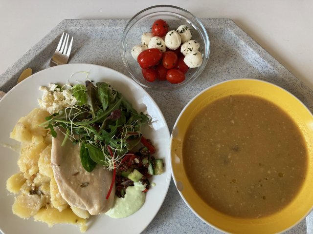 žampionový krém, citronové kuře s bramborem