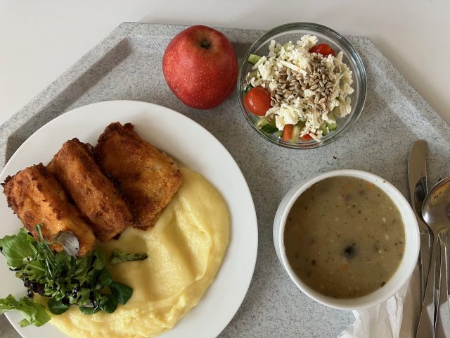 bramboračka, rybí filé s bramborovou kaší