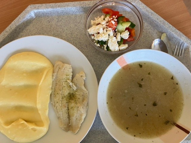 francouzská cibulačka se svítkem, talápie na másle s bramborovou kaší