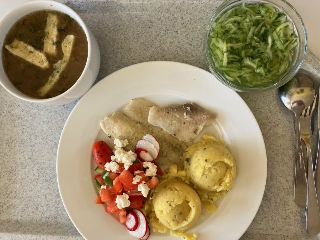 francouzská cibulačka se svítkem, talápie na másle s bramborem