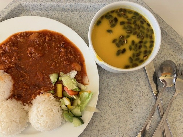 dýňová polévka, hovězí ala con carne s rýží