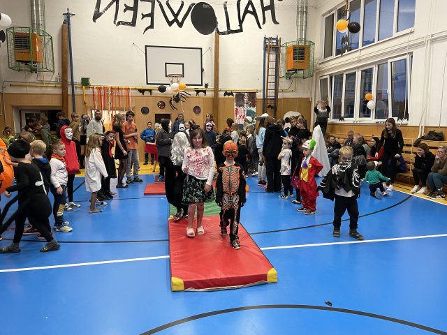 2dad9e0c-129a-4d7b-b60d-2d7602862fc7