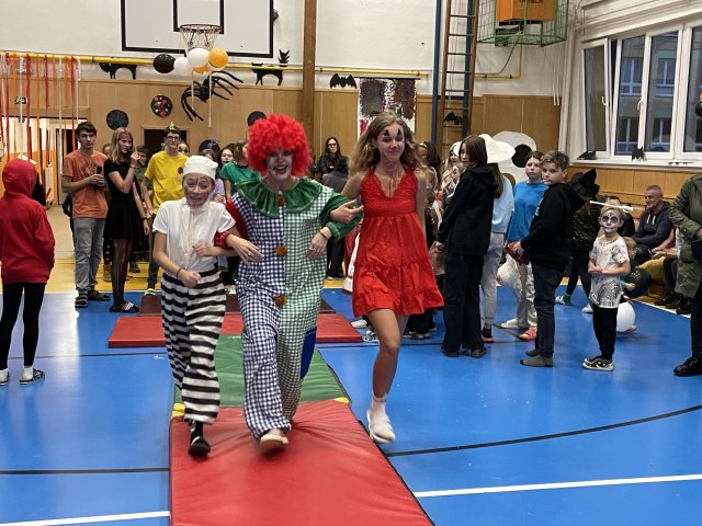 9b2f9060-6263-40da-ab4e-4932cbc3c665