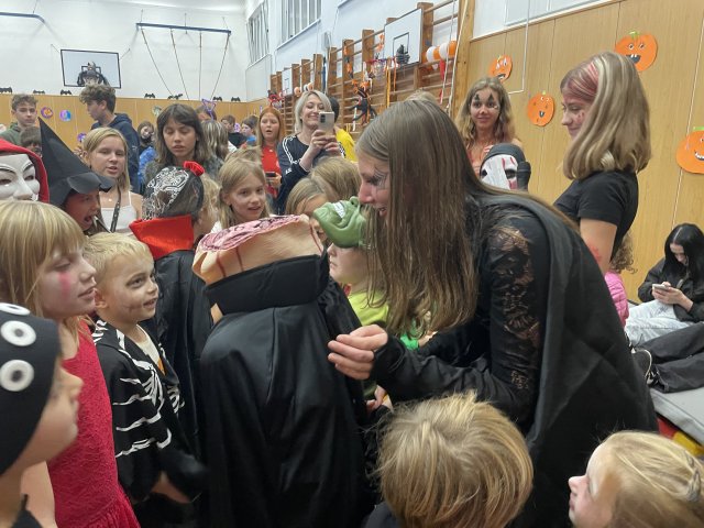 a2e828e9-398d-437d-8a24-f4e058779249